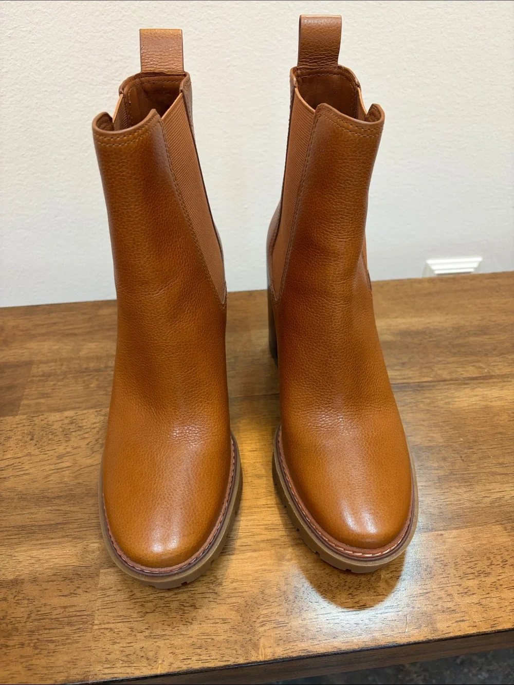 Tory Burch Carson Lug Boot in Toasted Carmel. sz 9.